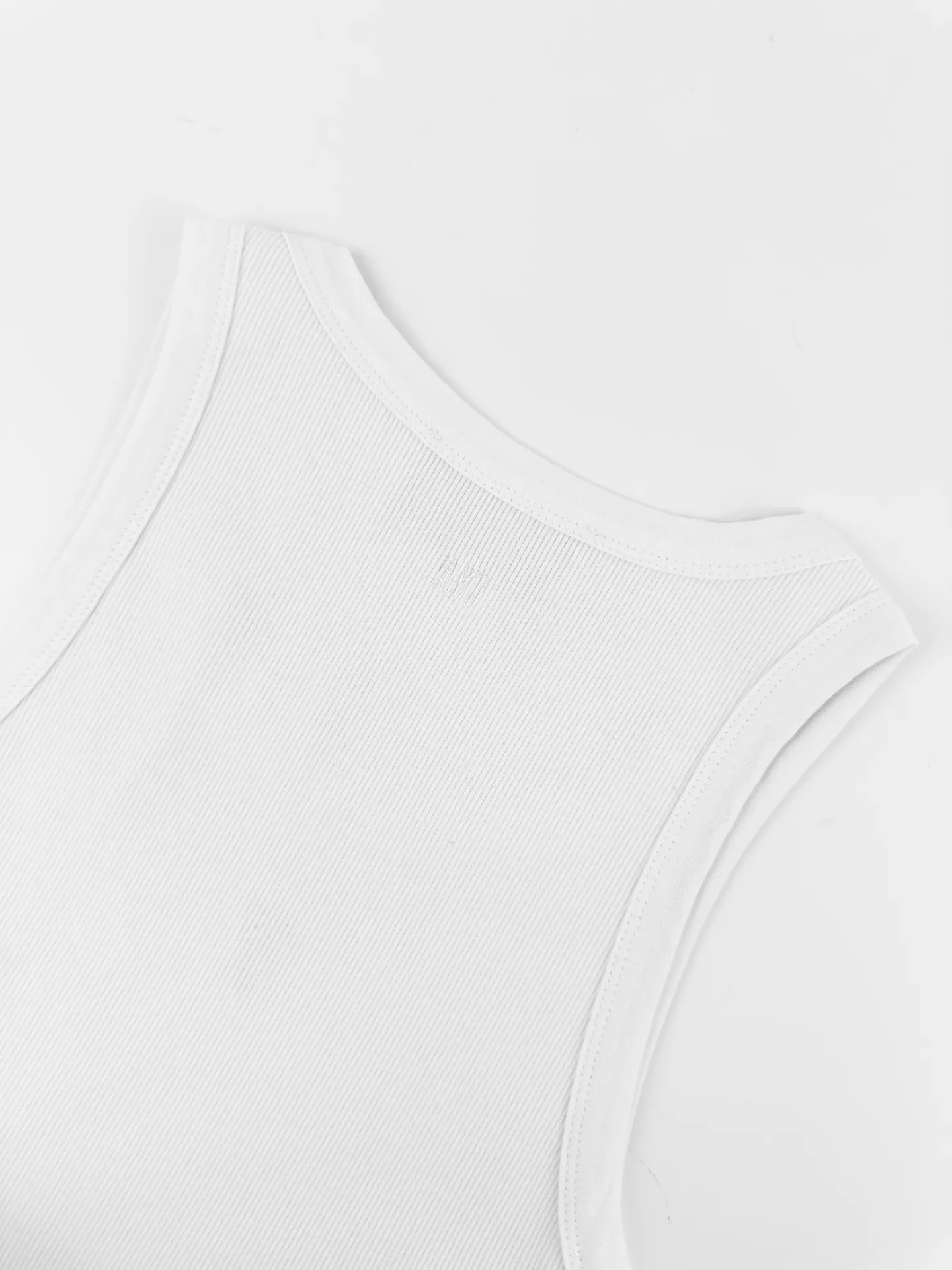 Logo embroidered vest Customized luxurious and soft plain cotton, cloud-like and skin-friendly, refreshing Breathable to pure white tones embody French elegance, showing a luxurious style when relaxed. The love logo on the front is lightly embroidered in black. The back collar has ami embroidery with dark engraved texture. French attitude on both sides. Minimalistic and quality. Hidden charm inside. Wear it casually alone. Versatile is elegant and effortless. Process 1: Use imported machine embroidery technology. Use advanced computer control systems and precision mechanical components to achieve Ami logo and letter embroidery operations with high precision and smooth and delicate lines. Process 2: The fabrics have been fermented and washed for a better hand feel. Not easy to deform, not easy to shrink, not easy to fade, and maintain long-term beauty. Accessories: Customized 1:1 Ami trademark. Version: Fitted version. Size: S M L XL. Style number: AA 603.